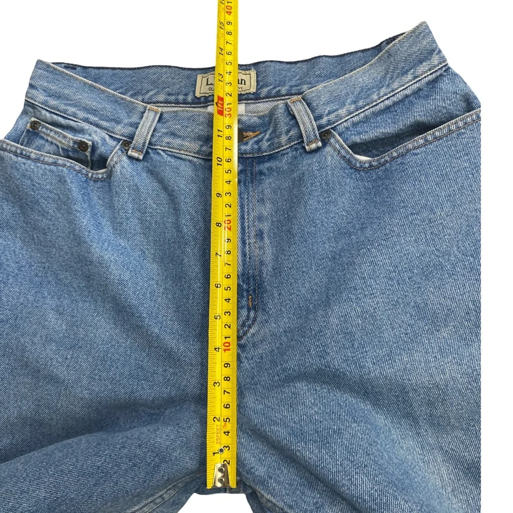 L.L.Bean Classic Fit Curvy High Rise Mom Jeans Light‎ Wash Size 10 Straight Leg